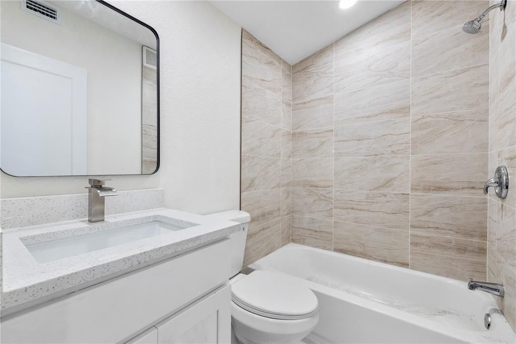 En Venta: $215,000 (3 camas, 2 baños, 1100 Pies cuadrados)