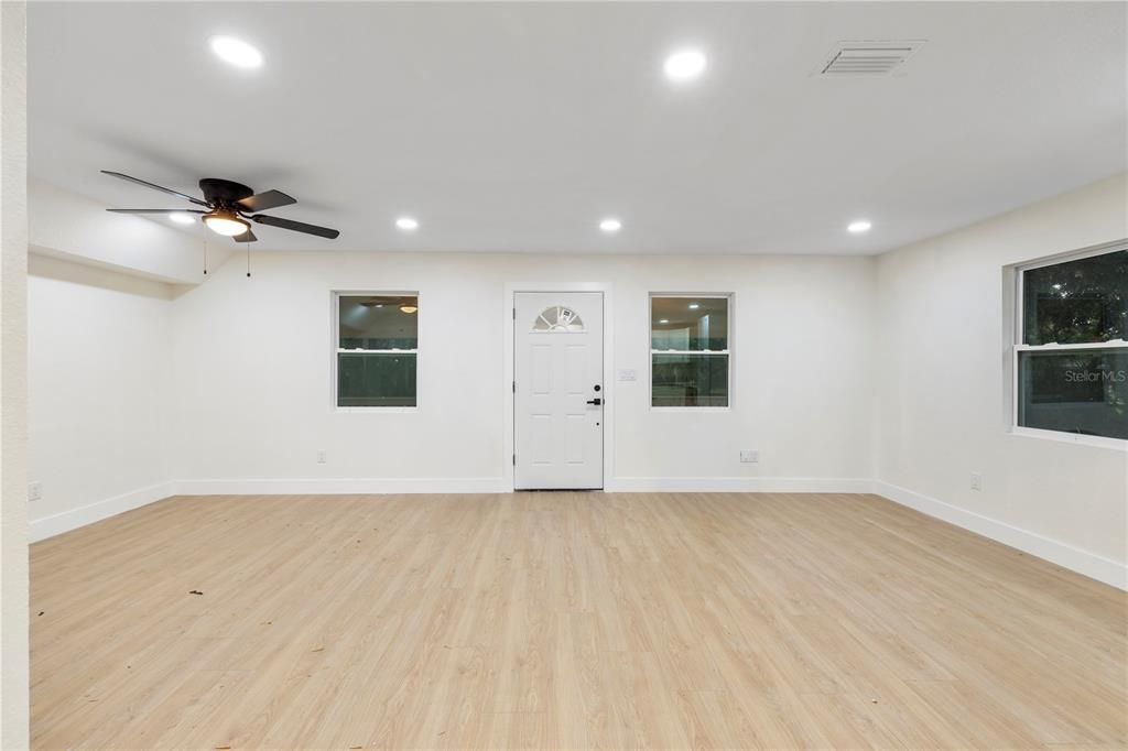 En Venta: $215,000 (3 camas, 2 baños, 1100 Pies cuadrados)
