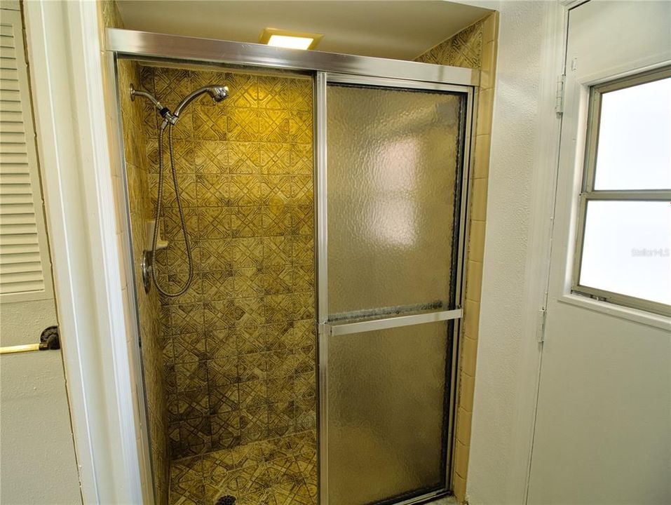 For Sale: $184,900 (2 beds, 2 baths, 1296 Square Feet)
