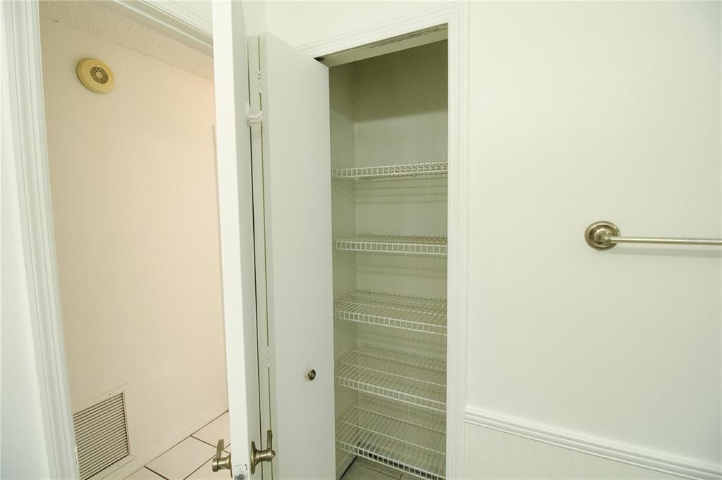 For Sale: $184,900 (2 beds, 2 baths, 1296 Square Feet)