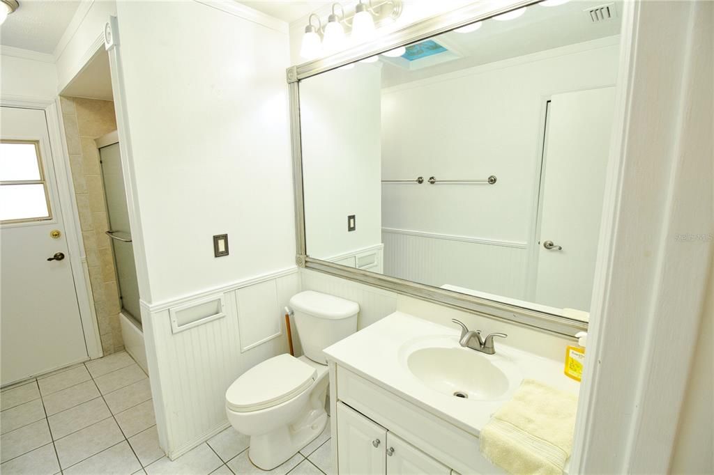 For Sale: $184,900 (2 beds, 2 baths, 1296 Square Feet)