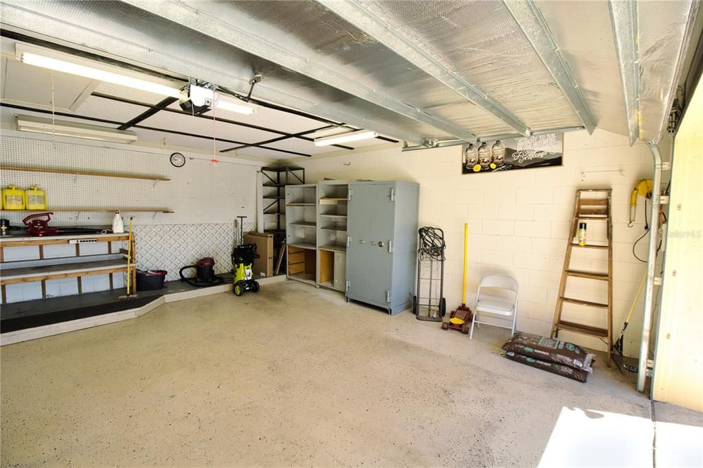 For Sale: $184,900 (2 beds, 2 baths, 1296 Square Feet)