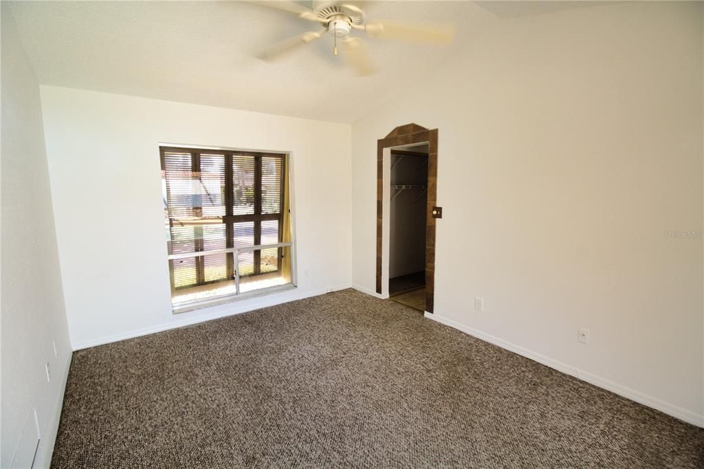 For Sale: $184,900 (2 beds, 2 baths, 1296 Square Feet)