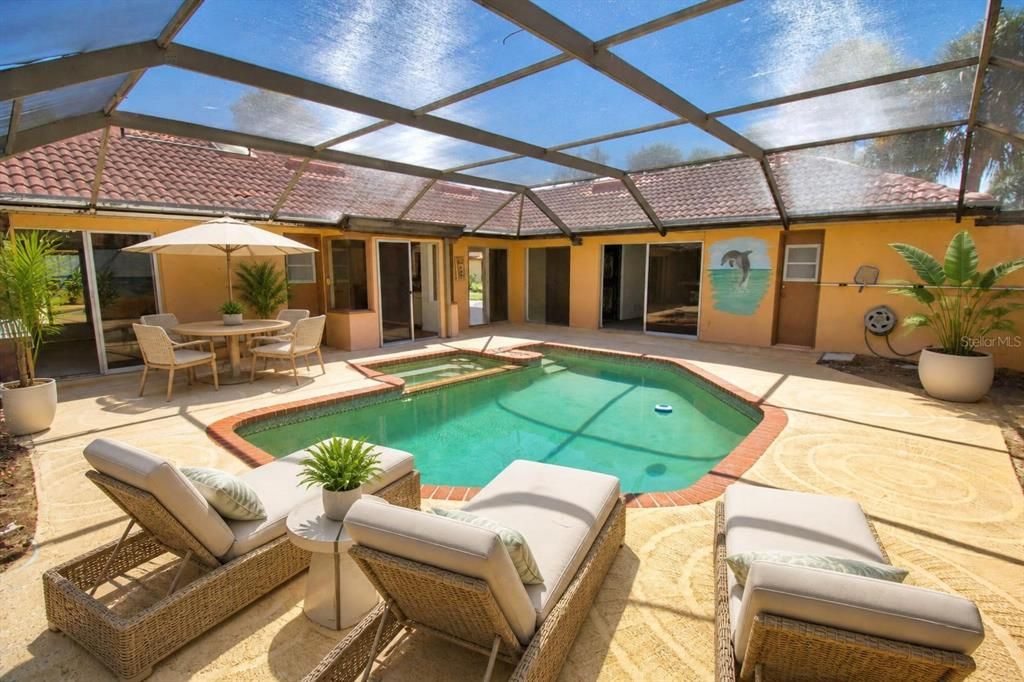 For Sale: $184,900 (2 beds, 2 baths, 1296 Square Feet)