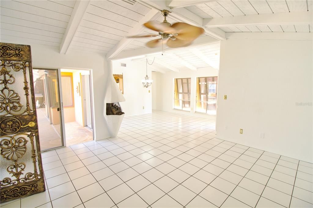 For Sale: $184,900 (2 beds, 2 baths, 1296 Square Feet)