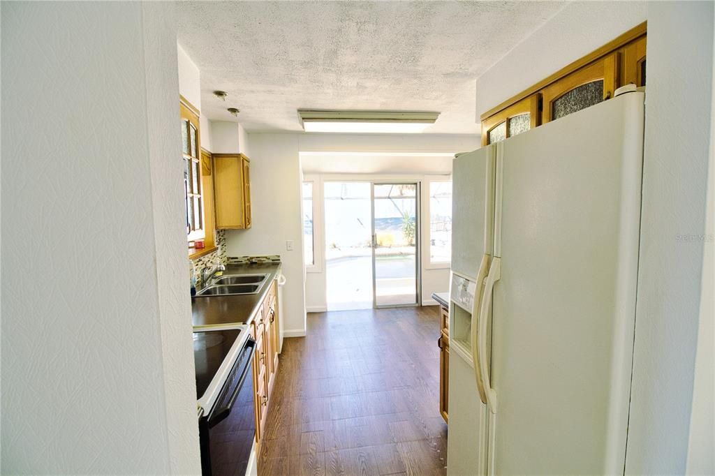 For Sale: $184,900 (2 beds, 2 baths, 1296 Square Feet)