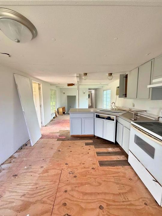 For Sale: $77,000 (2 beds, 1 baths, 672 Square Feet)