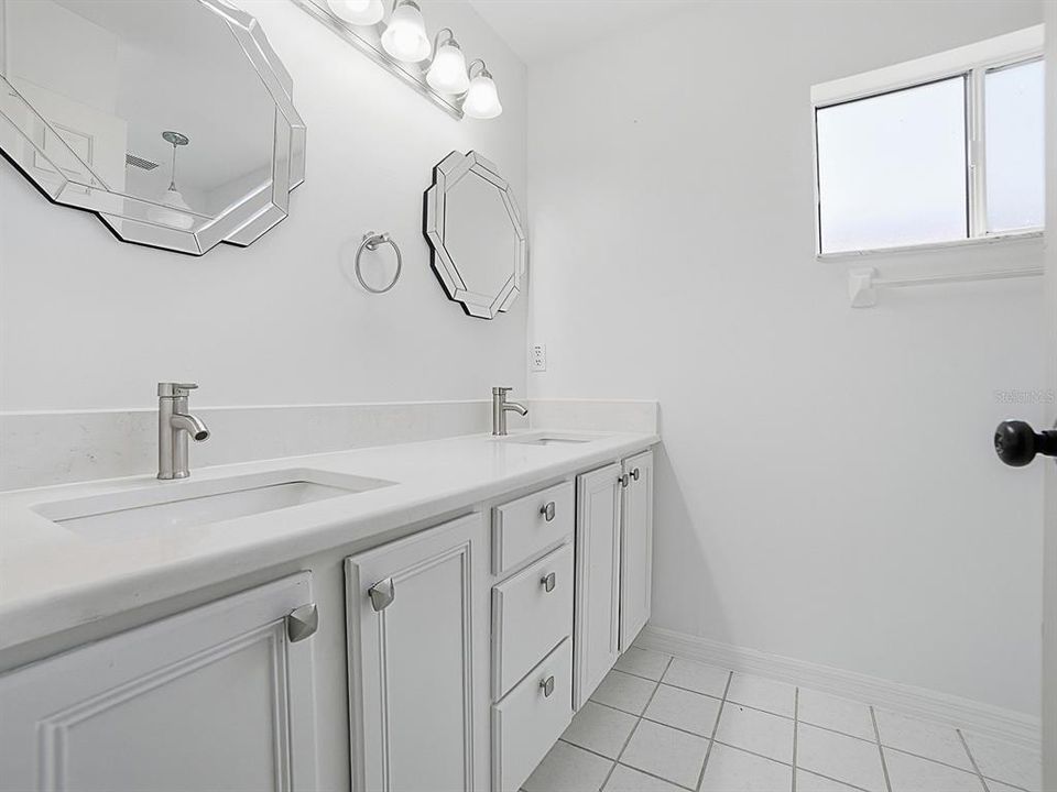 En Venta: $240,000 (2 camas, 2 baños, 1289 Pies cuadrados)