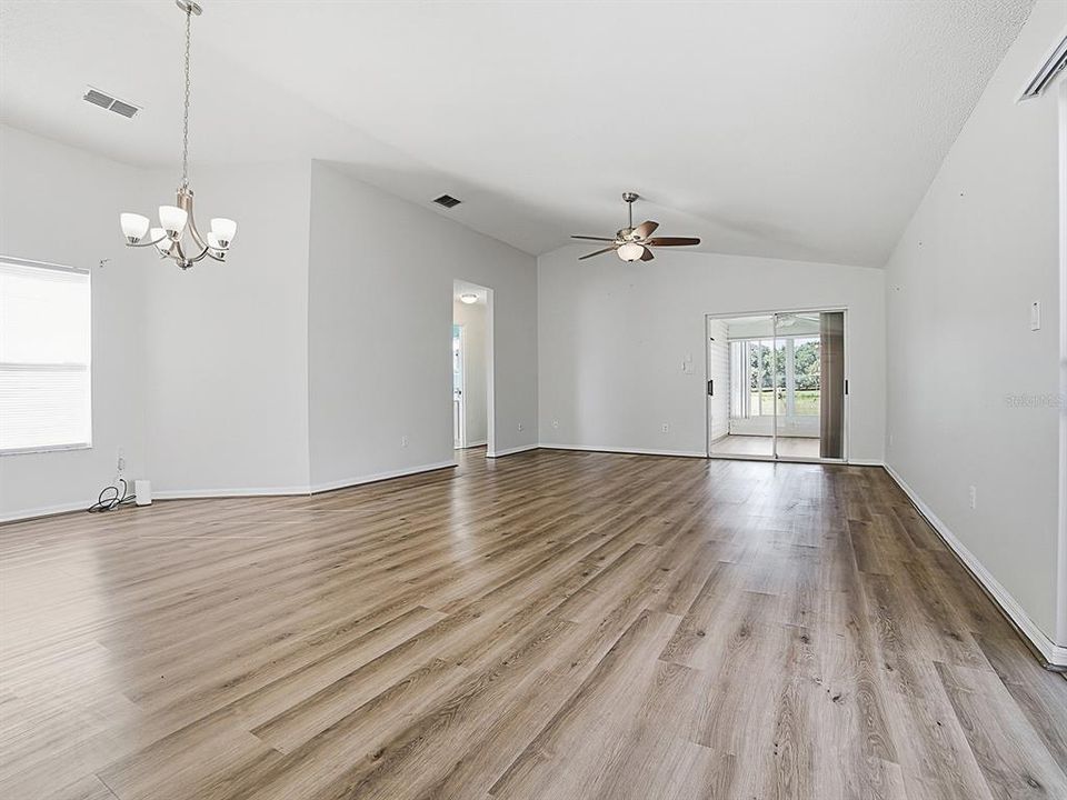 En Venta: $240,000 (2 camas, 2 baños, 1289 Pies cuadrados)