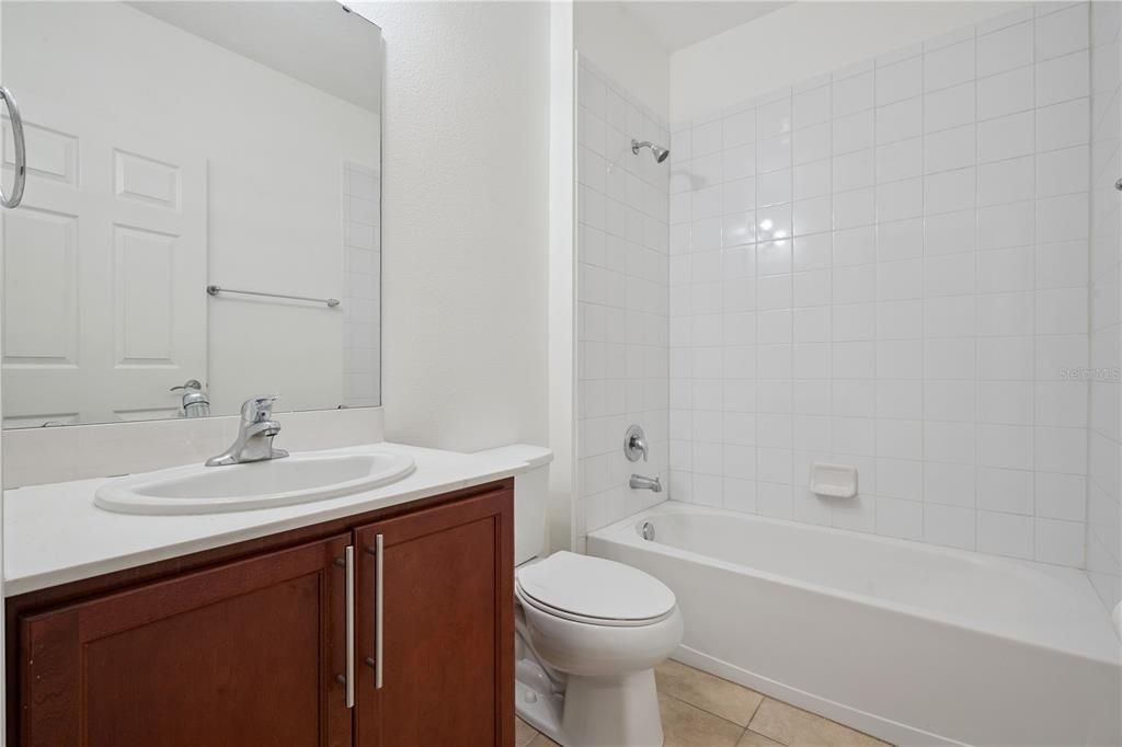 На продажу: $349,000 (3 спален, 2 ванн, 1844 Квадратных фут)