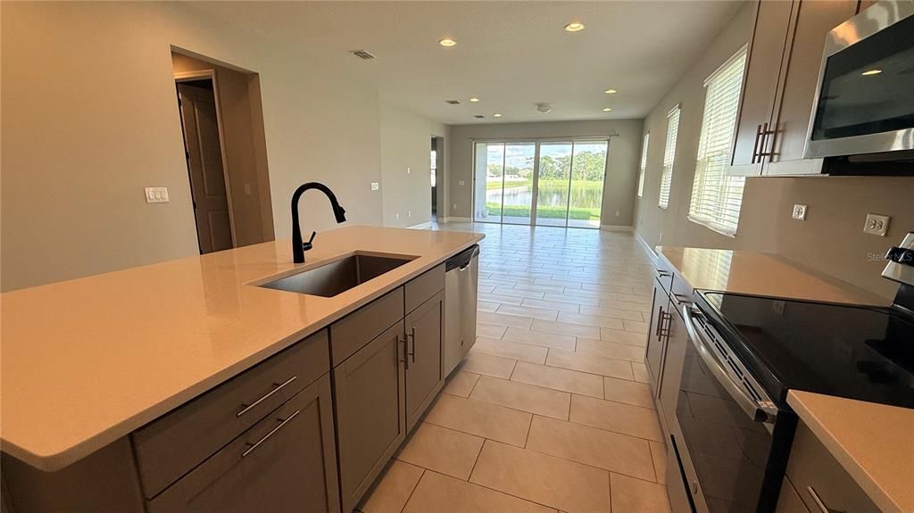 En Venta: $394,499 (4 camas, 2 baños, 1843 Pies cuadrados)