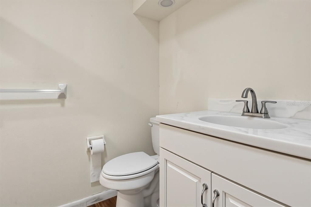En Venta: $285,000 (3 camas, 2 baños, 1630 Pies cuadrados)