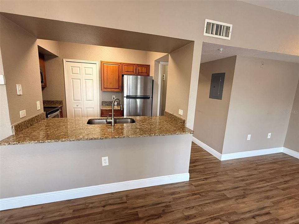 For Rent: $1,500 (1 beds, 1 baths, 724 Square Feet)