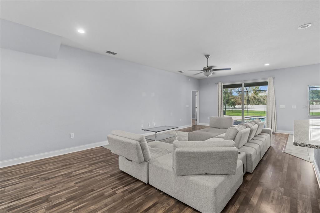 For Sale: $695,000 (5 beds, 3 baths, 3024 Square Feet)