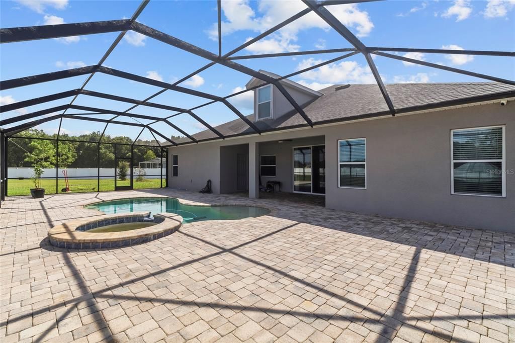 For Sale: $695,000 (5 beds, 3 baths, 3024 Square Feet)