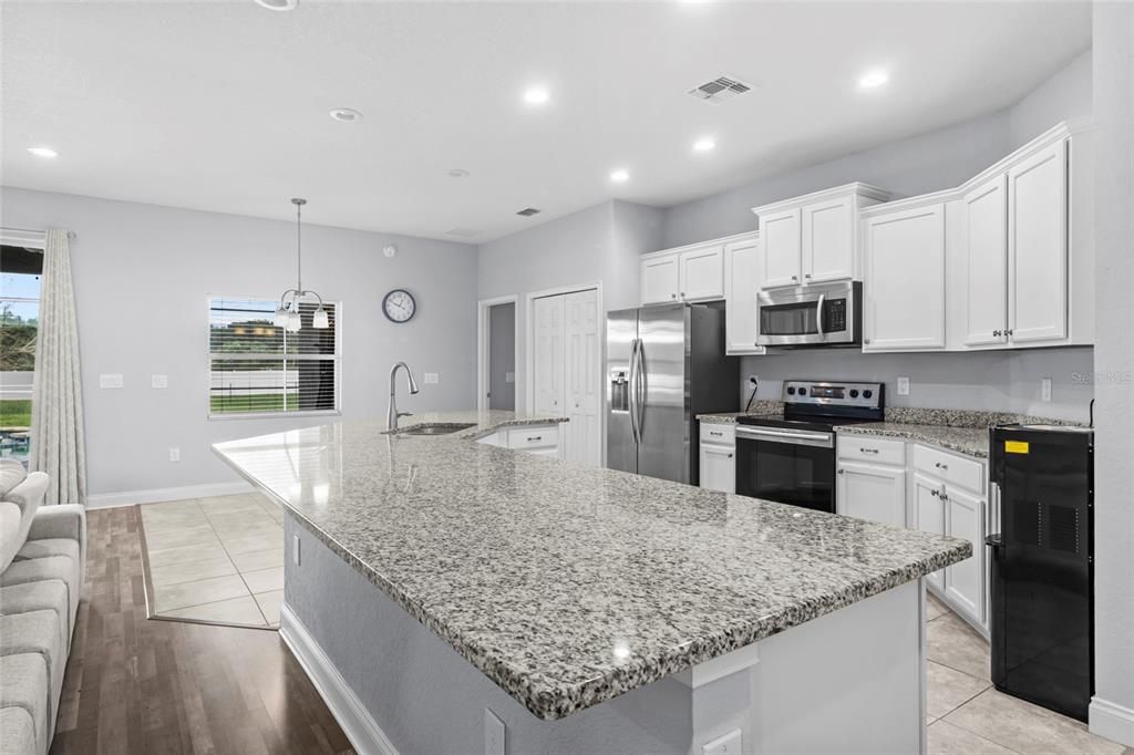 For Sale: $695,000 (5 beds, 3 baths, 3024 Square Feet)