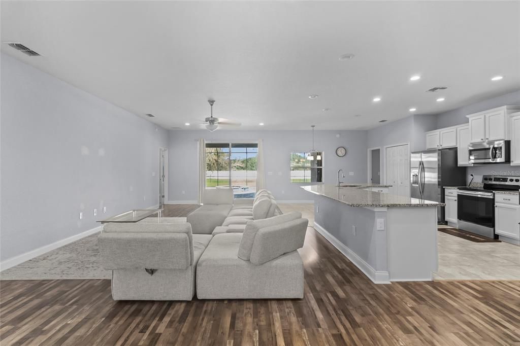 For Sale: $695,000 (5 beds, 3 baths, 3024 Square Feet)