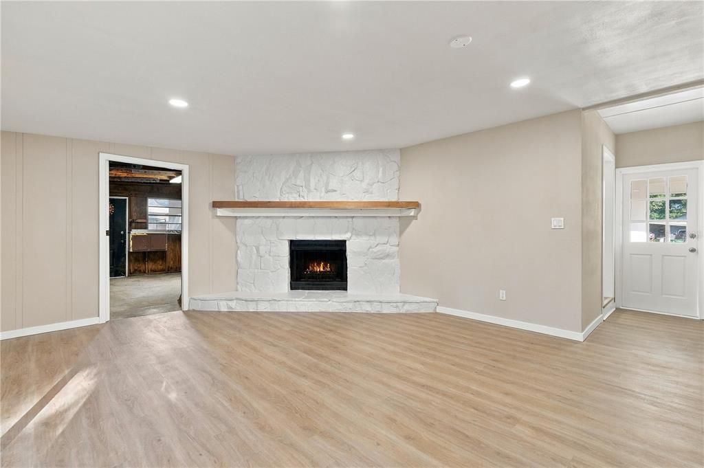 For Sale: $474,900 (4 beds, 2 baths, 1896 Square Feet)
