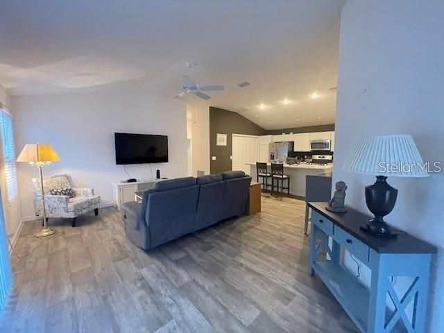 В аренду: $1,990 (2 спален, 2 ванн, 1203 Квадратных фут)