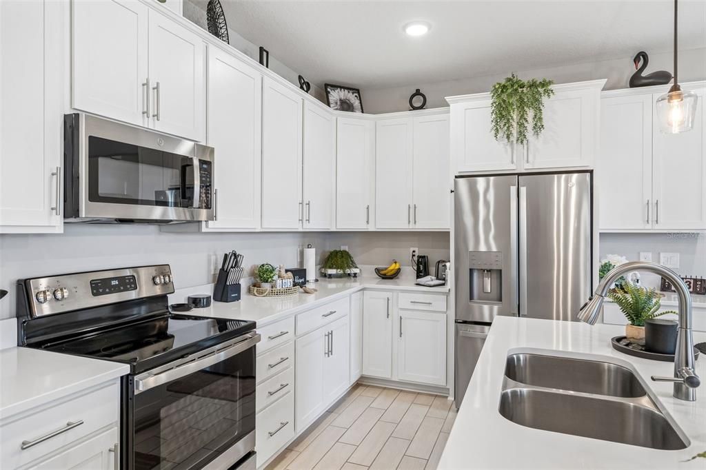 Activo con contrato: $375,000 (4 camas, 3 baños, 2077 Pies cuadrados)