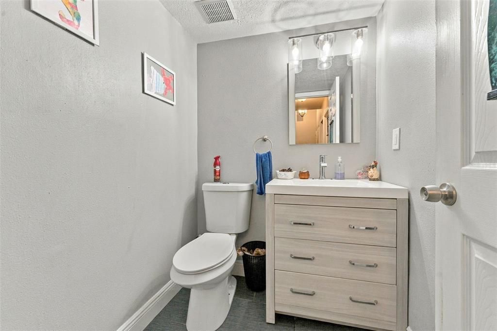 En Venta: $388,000 (4 camas, 2 baños, 1672 Pies cuadrados)