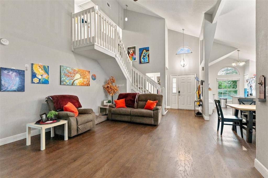 En Venta: $388,000 (4 camas, 2 baños, 1672 Pies cuadrados)