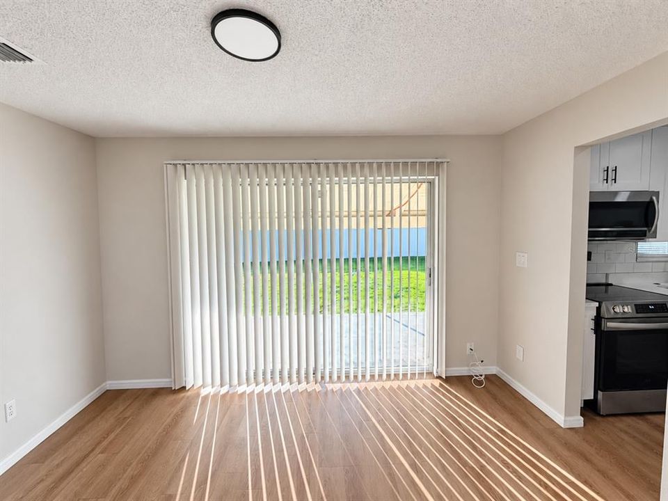 В аренду: $2,250 (4 спален, 2 ванн, 1324 Квадратных фут)