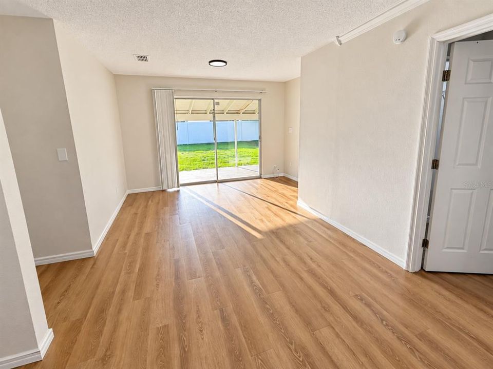 В аренду: $2,250 (4 спален, 2 ванн, 1324 Квадратных фут)