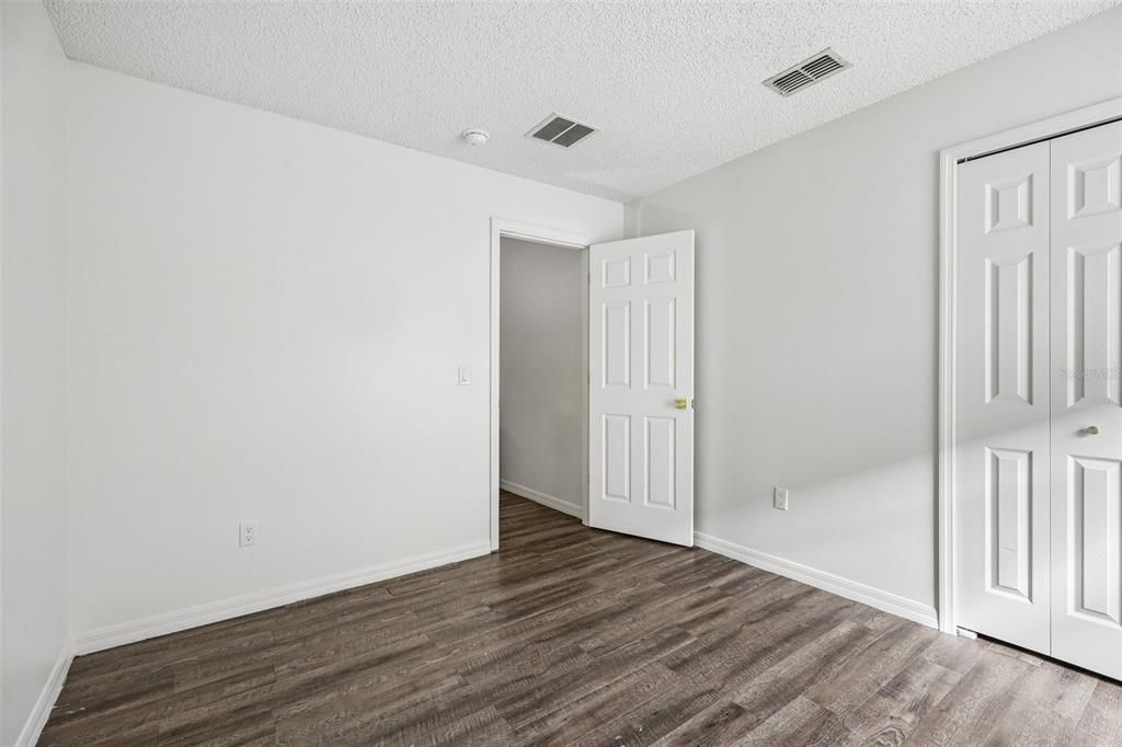 Под контрактом: $309,999 (4 спален, 2 ванн, 1674 Квадратных фут)