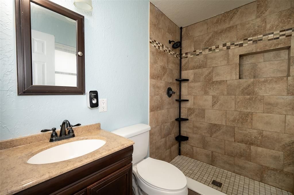 В аренду: $1,995 (4 спален, 2 ванн, 1404 Квадратных фут)