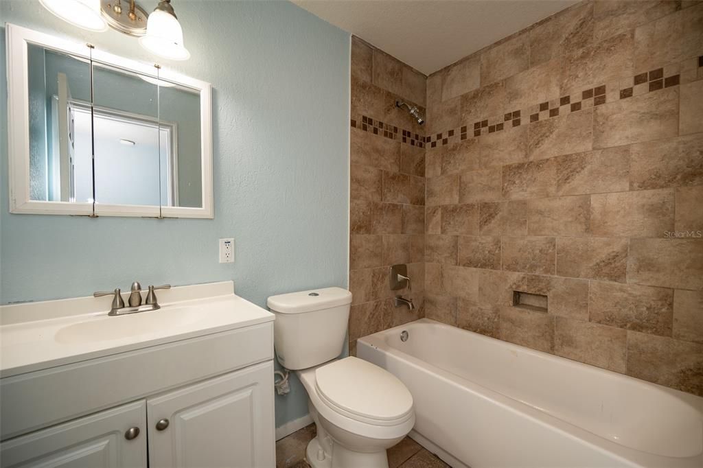 В аренду: $1,995 (4 спален, 2 ванн, 1404 Квадратных фут)