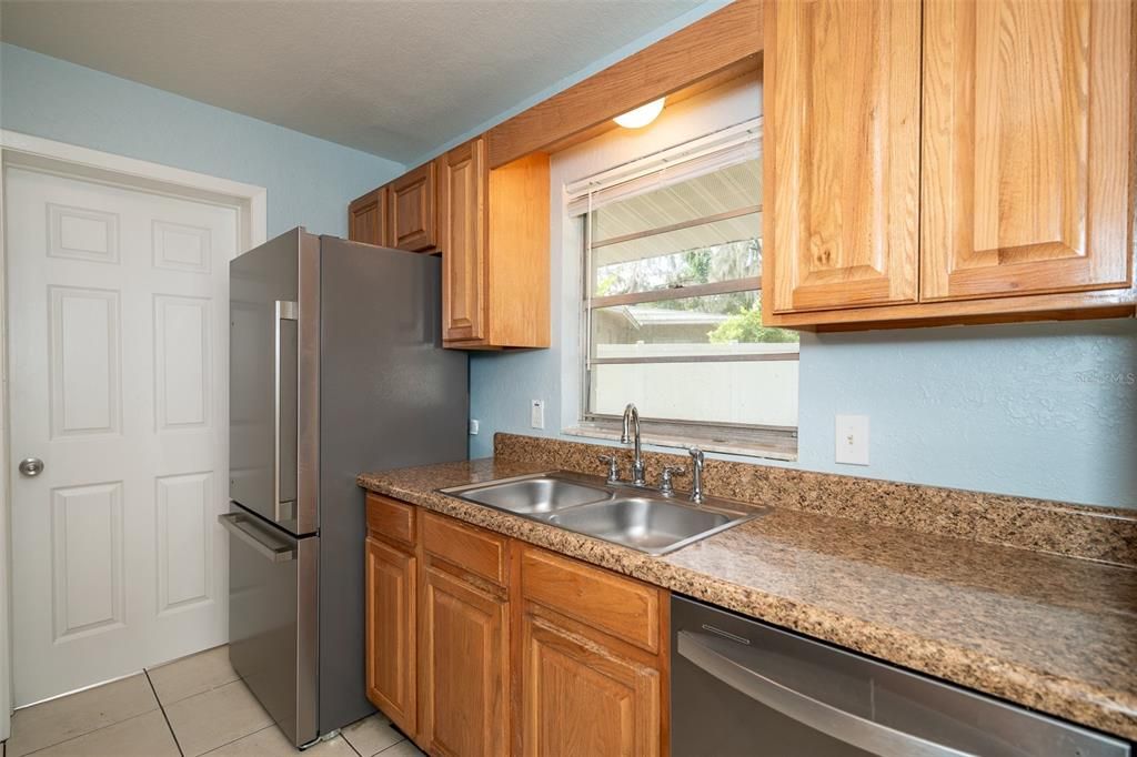 В аренду: $1,995 (4 спален, 2 ванн, 1404 Квадратных фут)