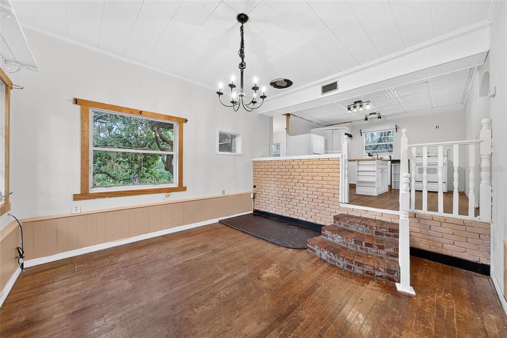For Sale: $149,999 (2 beds, 2 baths, 1712 Square Feet)