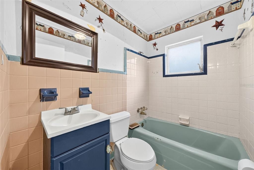 For Sale: $149,999 (2 beds, 2 baths, 1712 Square Feet)