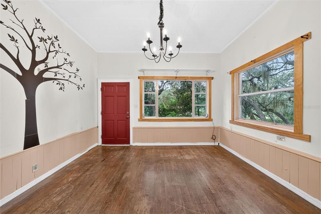 For Sale: $149,999 (2 beds, 2 baths, 1712 Square Feet)