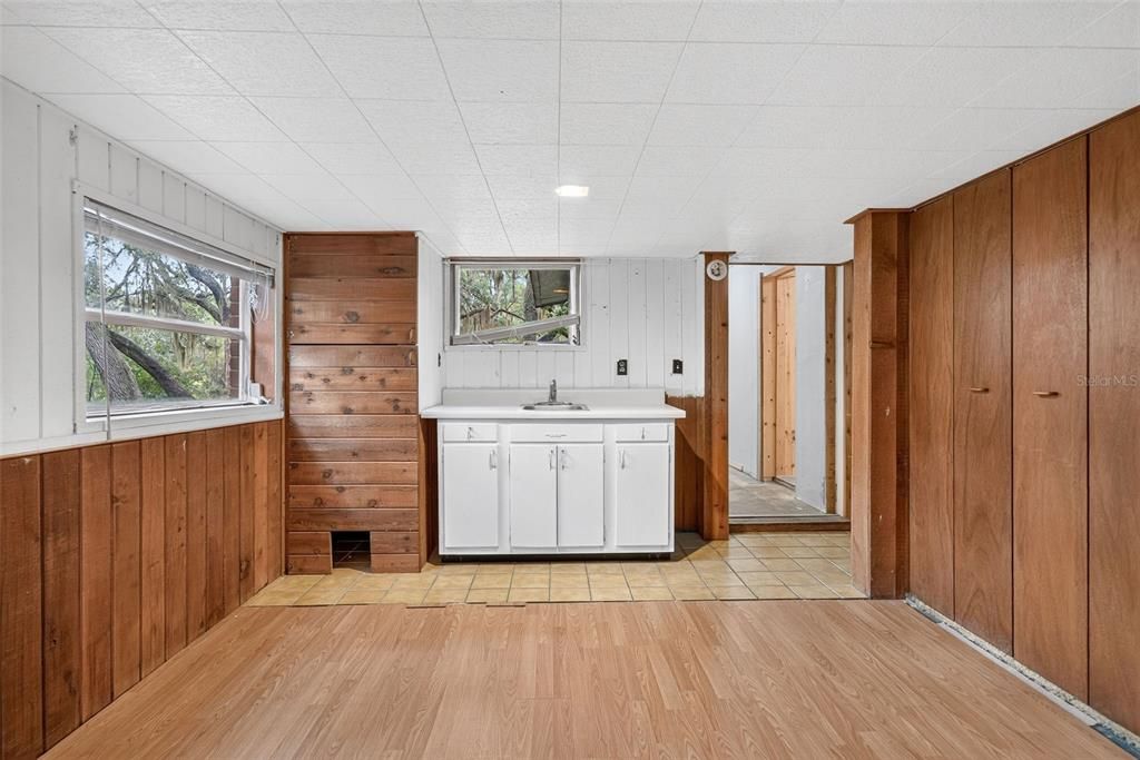 For Sale: $149,999 (2 beds, 2 baths, 1712 Square Feet)