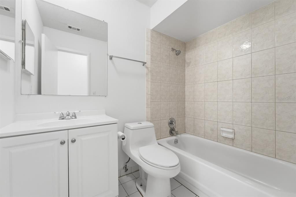 На продажу: $309,000 (4 спален, 2 ванн, 1732 Квадратных фут)