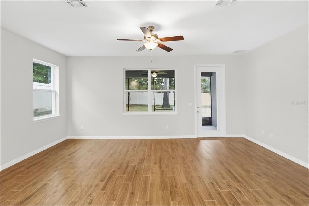 En Venta: $499,900 (3 camas, 3 baños, 2000 Pies cuadrados)