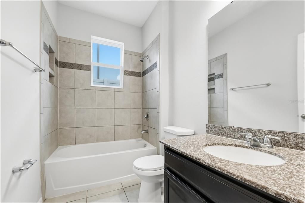 En Venta: $499,900 (3 camas, 3 baños, 2000 Pies cuadrados)