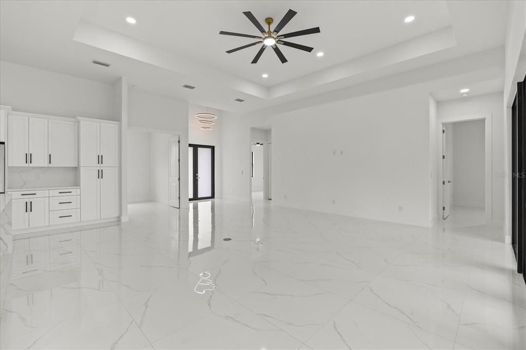 En Venta: $1,150,000 (4 camas, 3 baños, 2813 Pies cuadrados)
