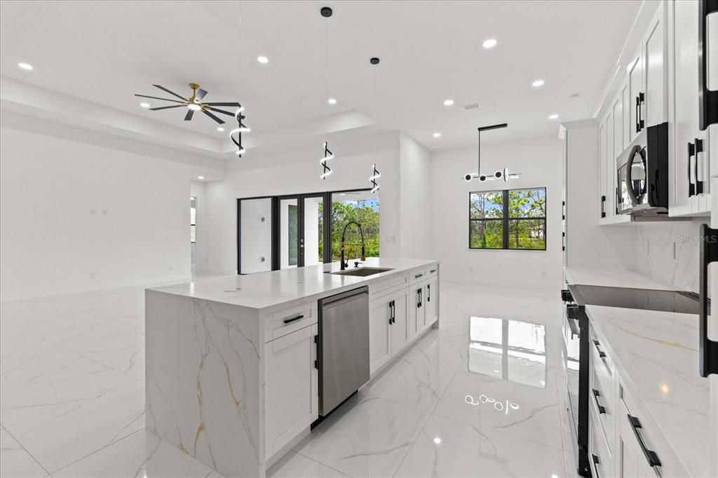 En Venta: $1,150,000 (4 camas, 3 baños, 2813 Pies cuadrados)