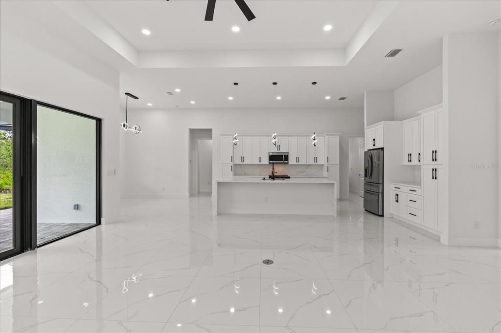 En Venta: $1,150,000 (4 camas, 3 baños, 2813 Pies cuadrados)