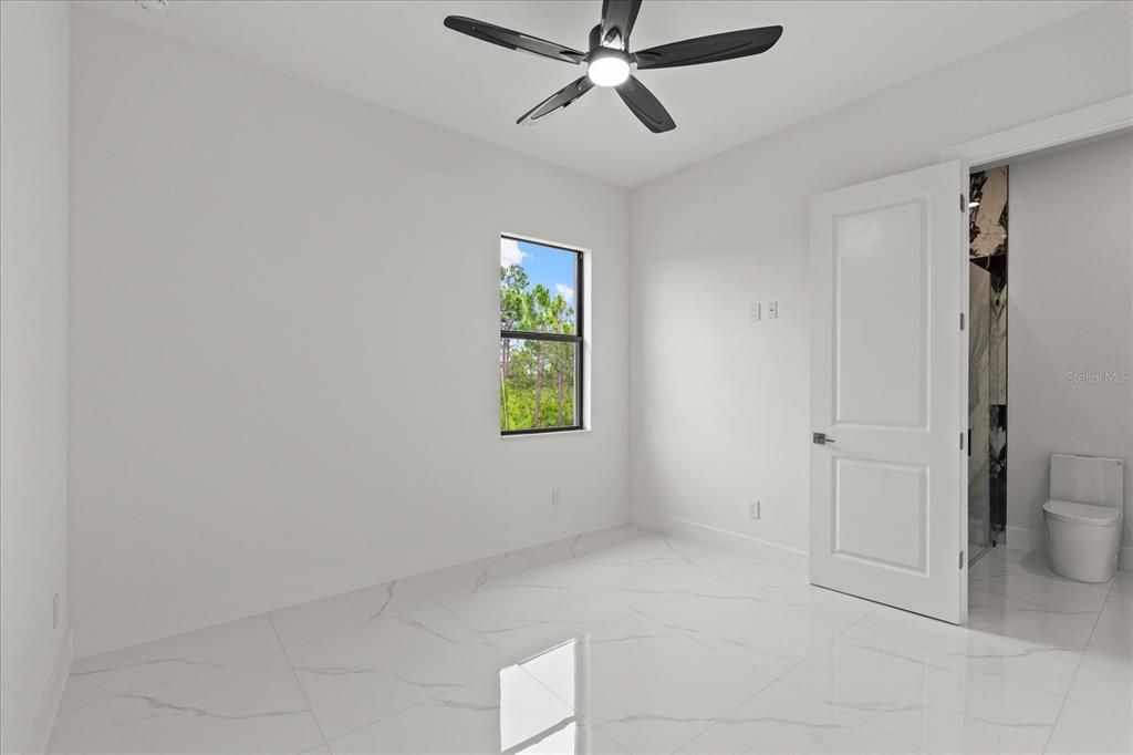 En Venta: $1,150,000 (4 camas, 3 baños, 2813 Pies cuadrados)
