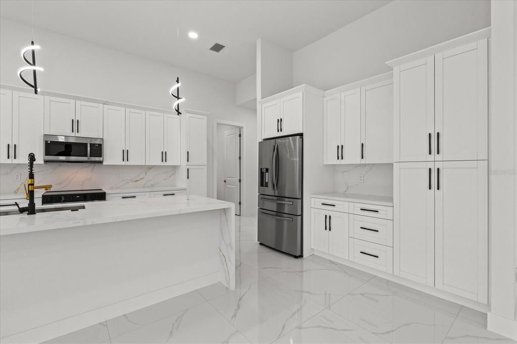 En Venta: $1,150,000 (4 camas, 3 baños, 2813 Pies cuadrados)