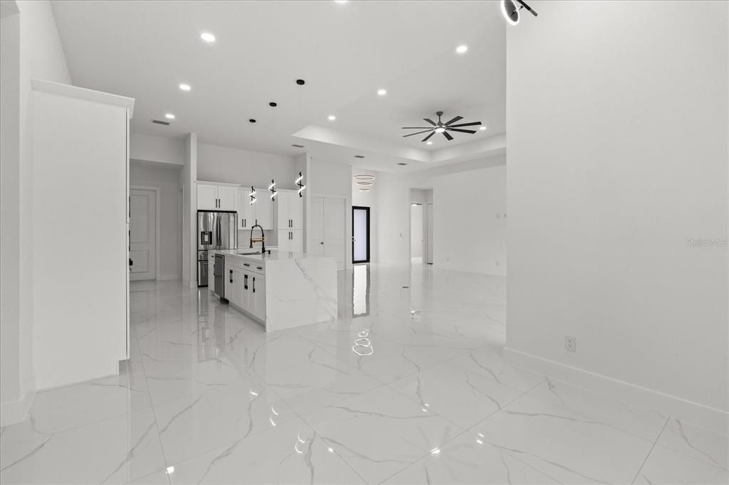 En Venta: $1,150,000 (4 camas, 3 baños, 2813 Pies cuadrados)