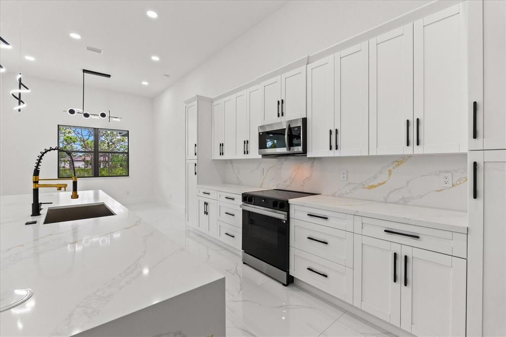 En Venta: $1,150,000 (4 camas, 3 baños, 2813 Pies cuadrados)