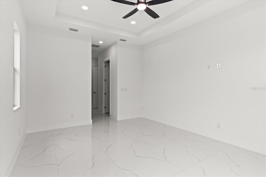 En Venta: $1,150,000 (4 camas, 3 baños, 2813 Pies cuadrados)