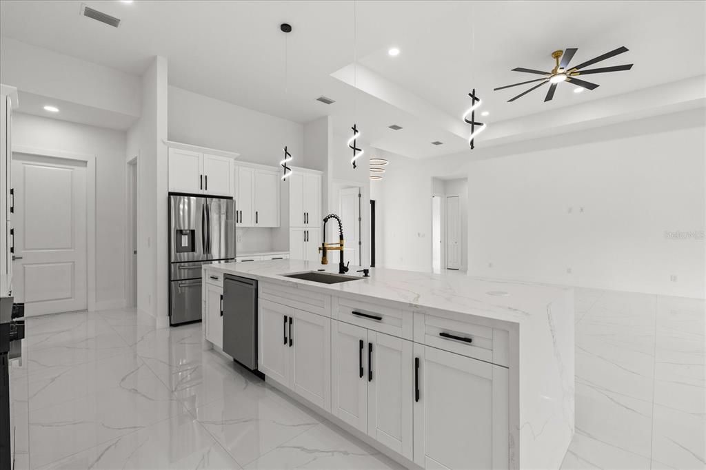 En Venta: $1,150,000 (4 camas, 3 baños, 2813 Pies cuadrados)