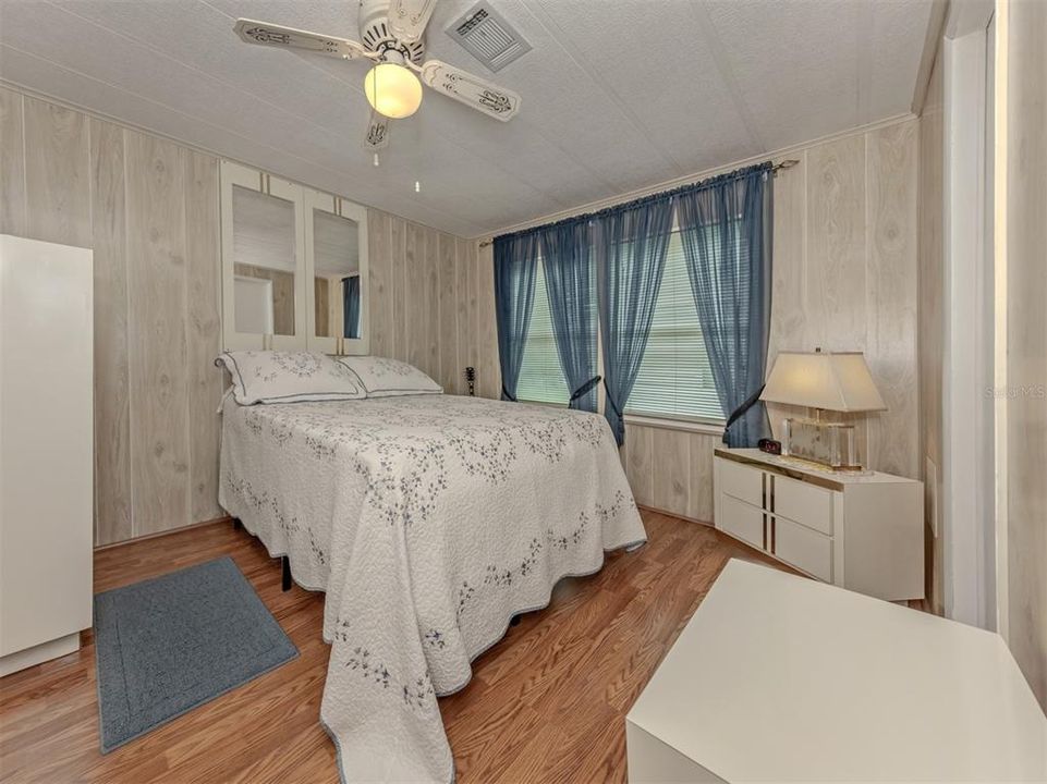 На продажу: $179,900 (2 спален, 2 ванн, 1344 Квадратных фут)
