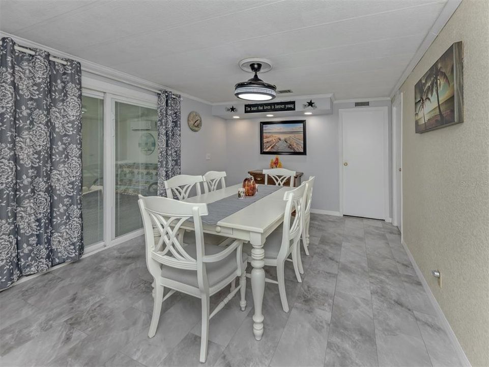На продажу: $179,900 (2 спален, 2 ванн, 1344 Квадратных фут)